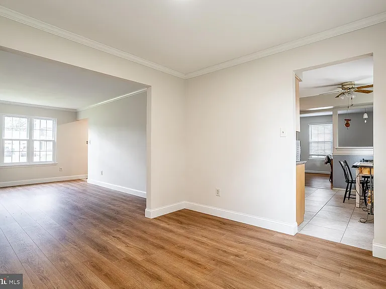 10 Honey Locust Ln — Photo 7