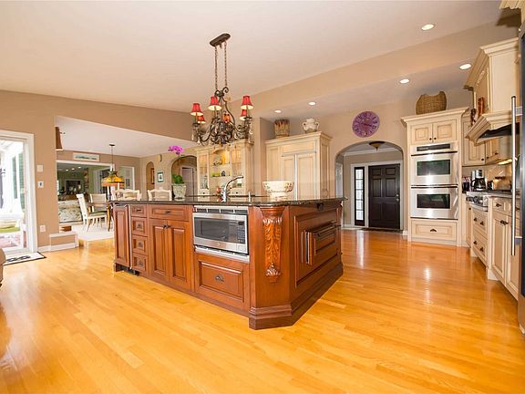 5th image of 251 Willetts Ln