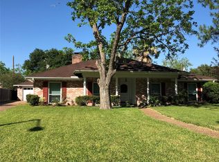 707 Penn Dr, Friendswood, TX 77546