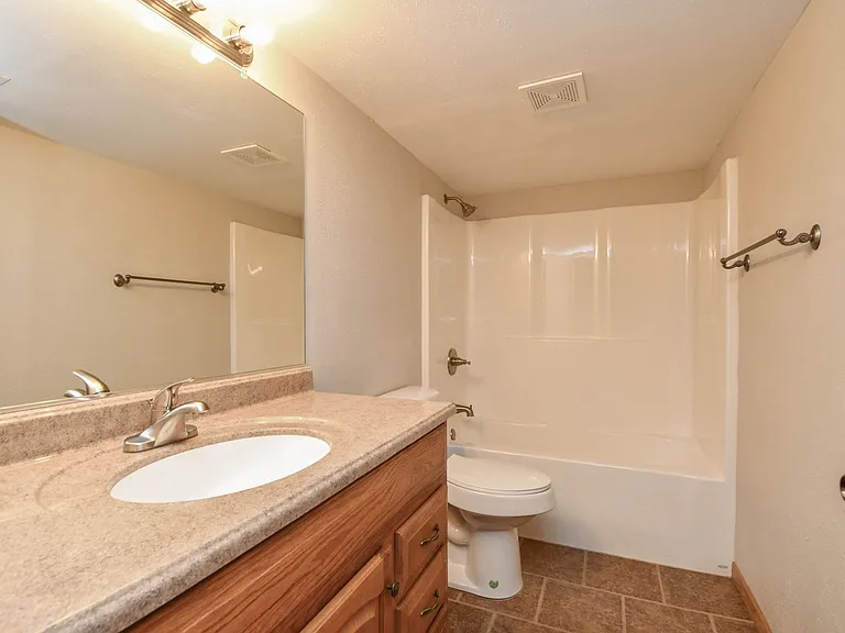 5101 W Cushman St — Photo 42