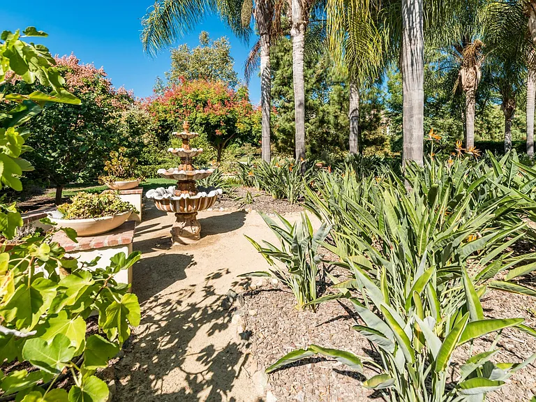 8124 City Lights Way — Photo 17