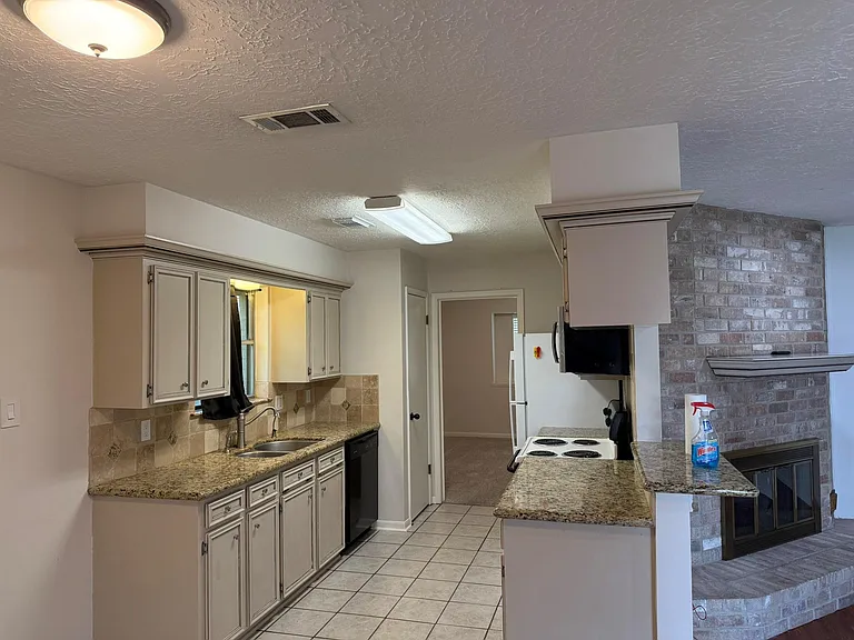 515 Tresvant Dr — Photo 14