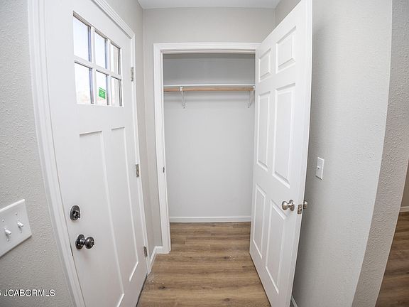 4th image of 839 Green St