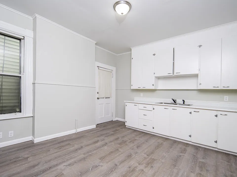 159 Hoosick St #1F