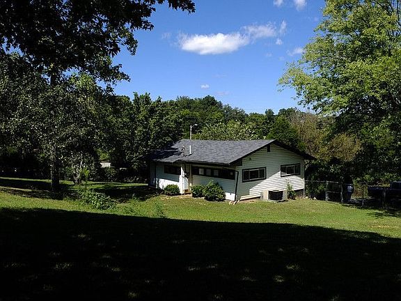 3rd image of 1704 Murray Dr
