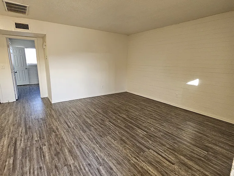 720 E Siesta Dr #3 — Photo 3