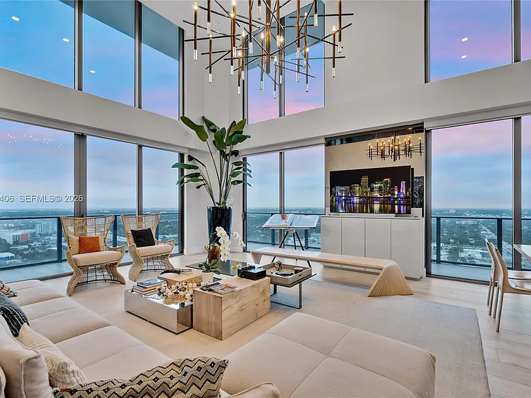121 NE 34th St #Penthouse 3217 — Photo 1