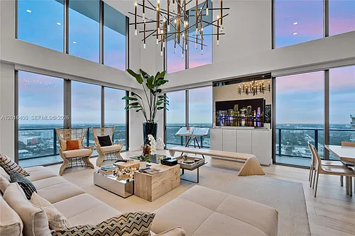 121 NE 34th St #Penthouse 3217 Photo 1
