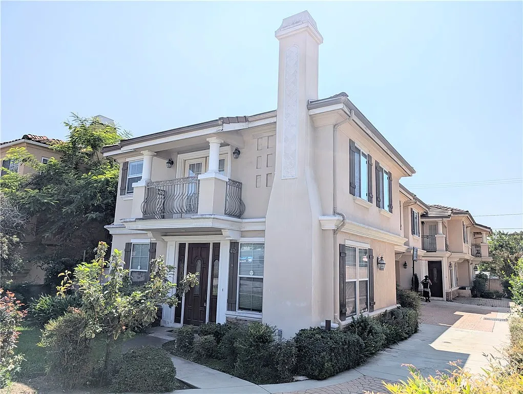 3 bed, 2.5 bath, 1693 sqft, $4,250 — Photo 2