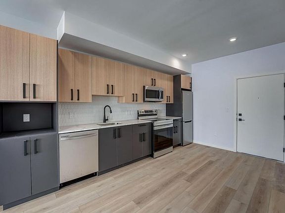 2nd image of 1116 E Berks St #306