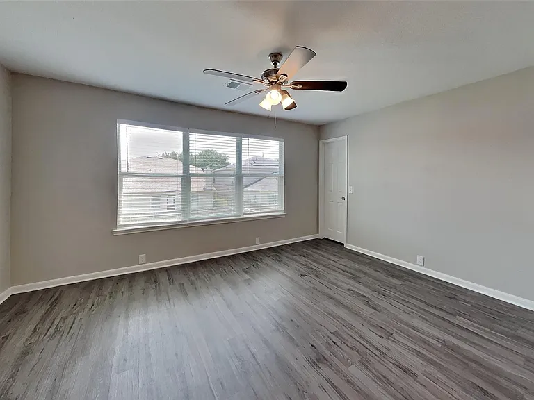 4714 Pin Oak Creek Ln — Photo 16