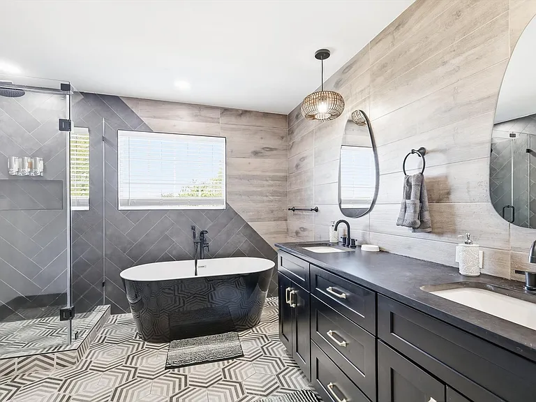 6440 Knoll Ridge Dr — Photo 20