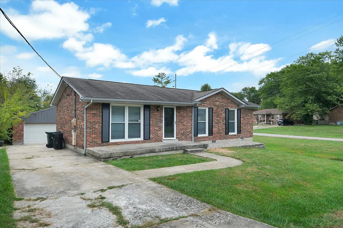 3 bed, 1100 sqft, $1,625 — Photo 2