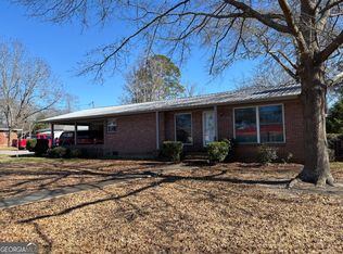 216 E Peter St, Cochran, GA 31014