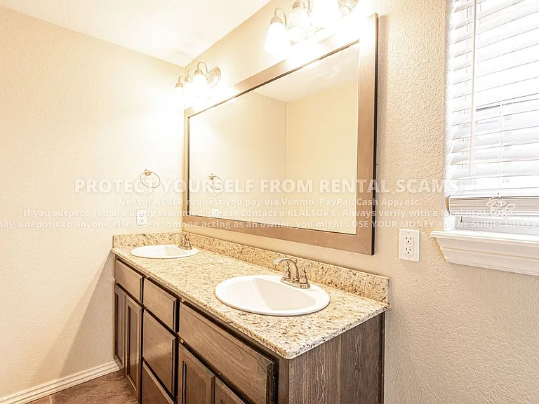 159 E Madrid St — Photo 6