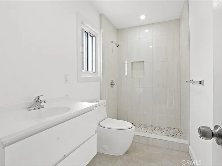 11006 S Truro Ave — Photo 13