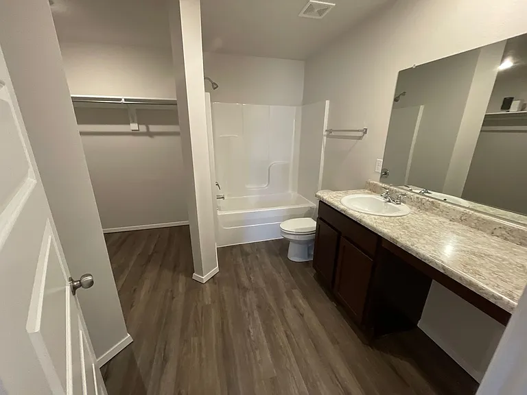 1742 Loveland St — Photo 11
