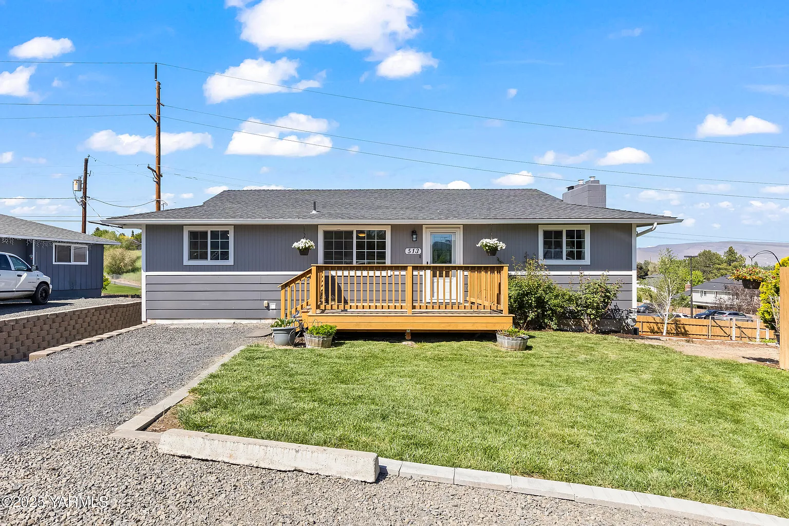 513 Viewcrest Pl photo 1