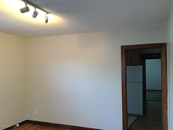 3rd image of 4415 Melrose Ave #2