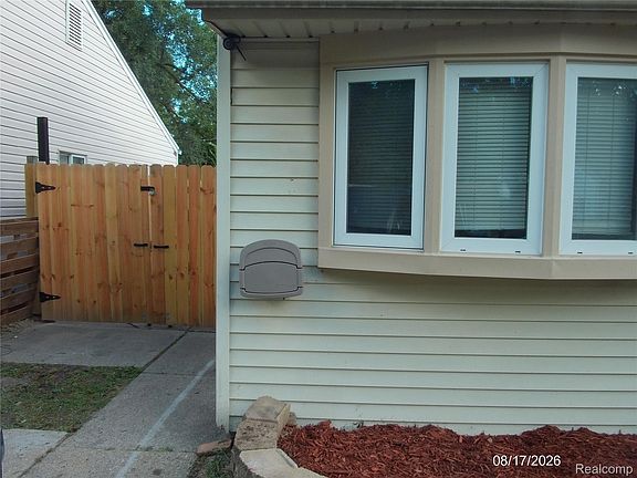 2nd image of 26445 Colgate St