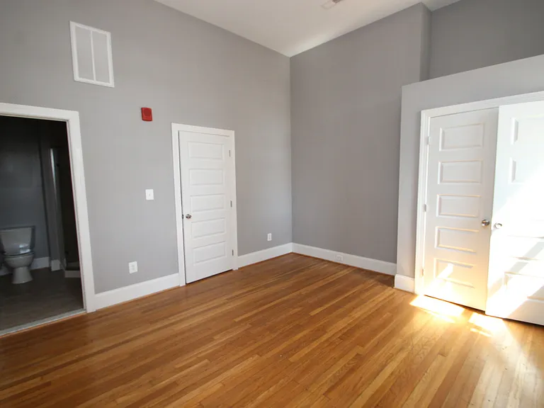 211 W Lanvale St — Photo 12
