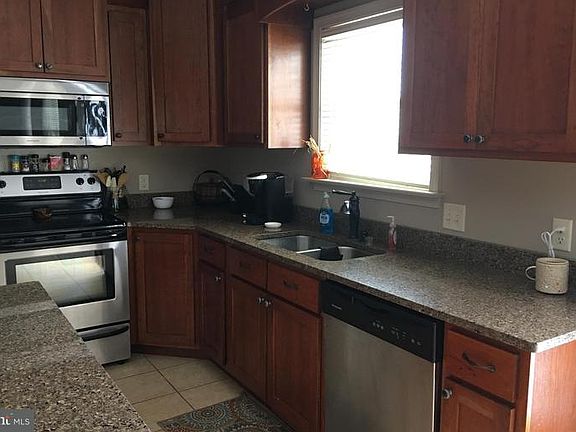 5th image of 227 Cresthaven Dr