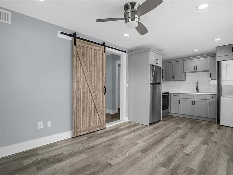 4521 Edgewater Dr #3 — Photo 8