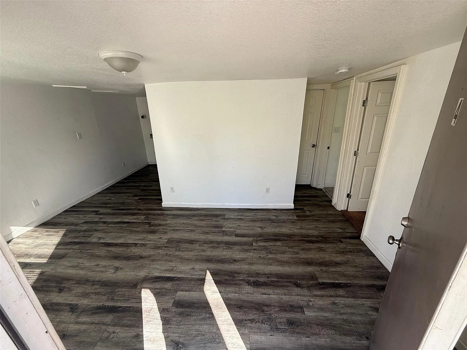 2 bed, 1.0 bath, 1080 sqft, $800 — Photo 4