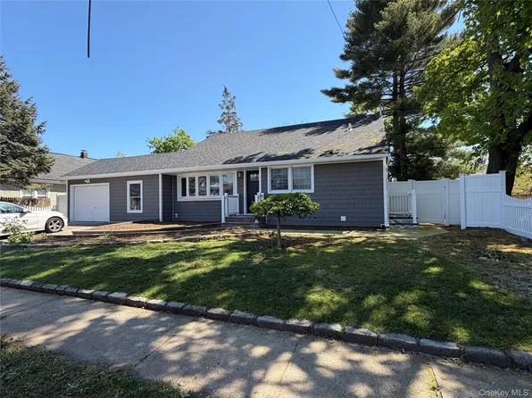24 Underhill Avenue, Roosevelt, NY 11575