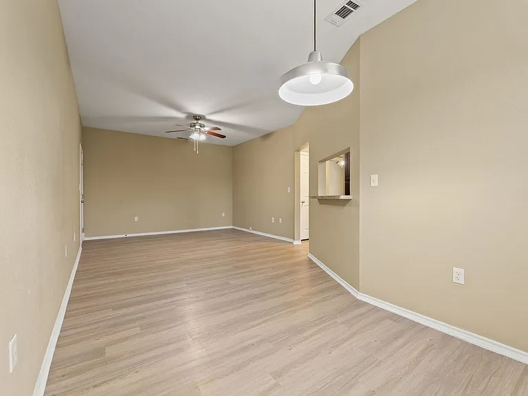 Stone Hill Apartments — Photo 26