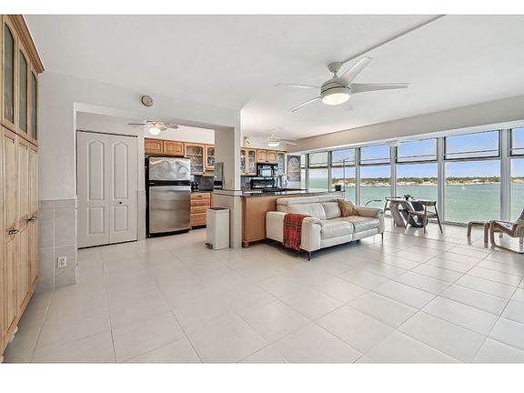 3rd image of 7200 Sunshine Skyway Ln S APT 6H