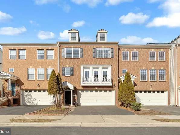 9782 Corbett Pl, Manassas Park, VA 20111