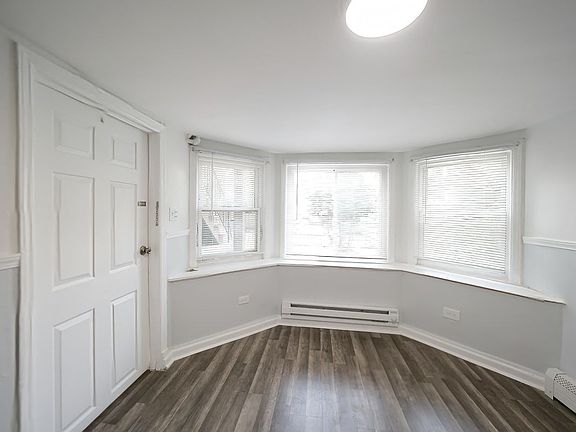 4th image of 3250 N Albany Ave #G