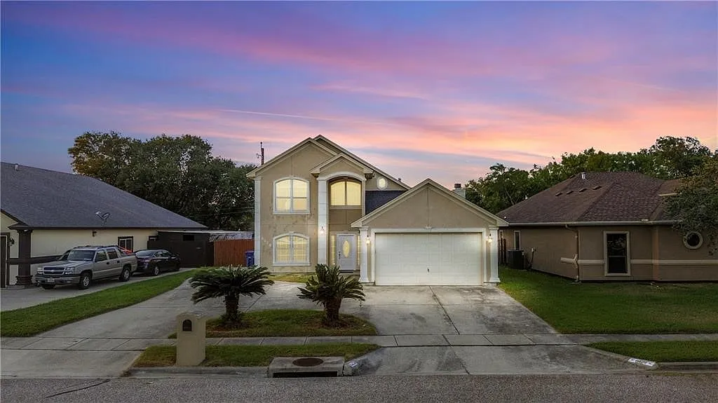 4 bed, 3.5 bath, 2279 sqft, $2,600 — Photo 2