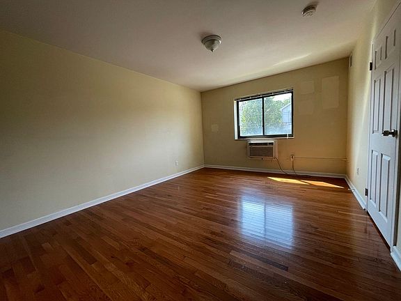 5th image of 5634 Stanton Ave #934bb436e