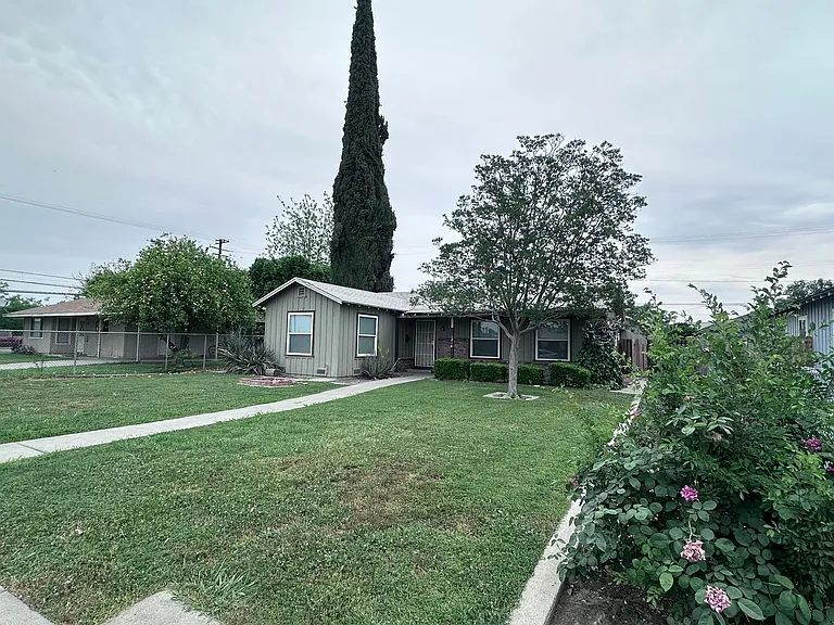 1216 N Conyer St — Photo 3