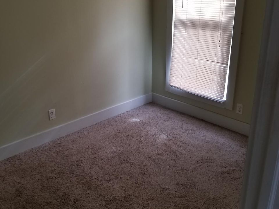 2nd image of 724 Oak St APT 2