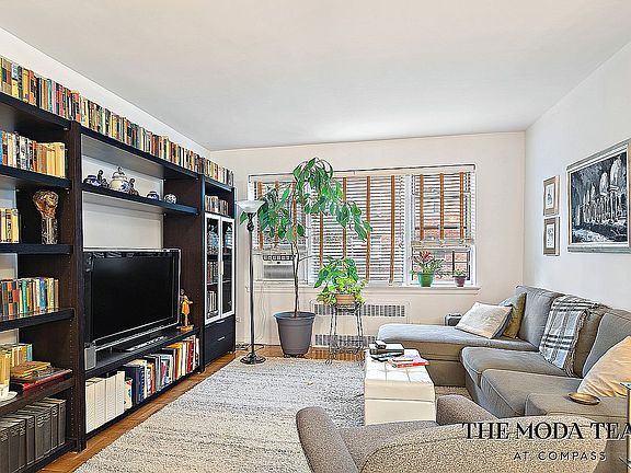 4th image of 3850 Hudson Manor Ter APT 3EW