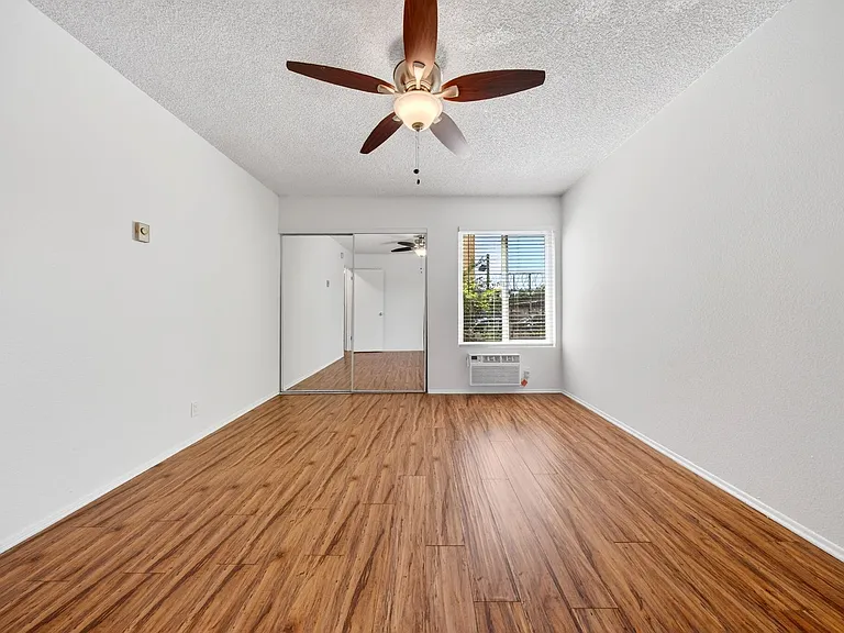 20317 Saticoy St — Photo 29