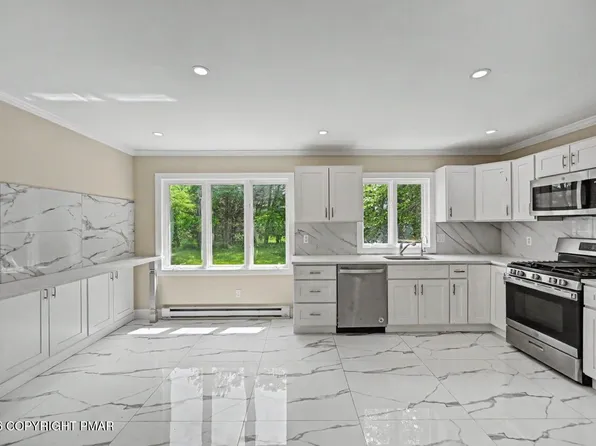 3126 Evergreen Cir, Tobyhanna, PA 18466