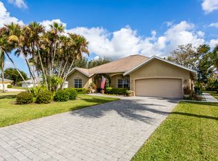 209 Bay Meadows Dr, Naples, FL 34113