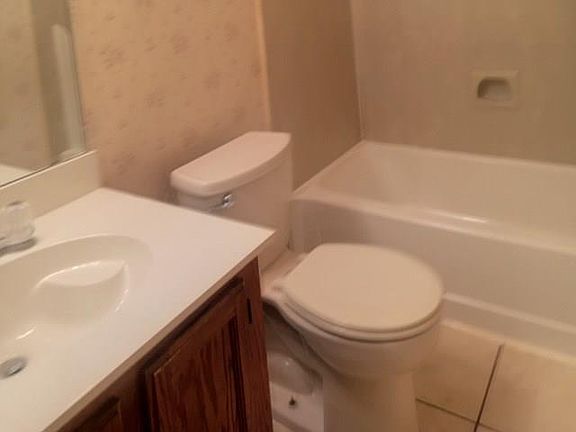 3rd image of 701 Fairfax Dr