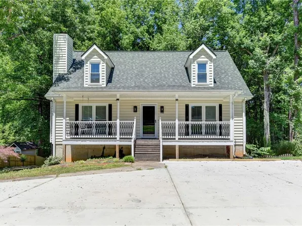 1530 Plunketts Rd, Buford, GA 30519