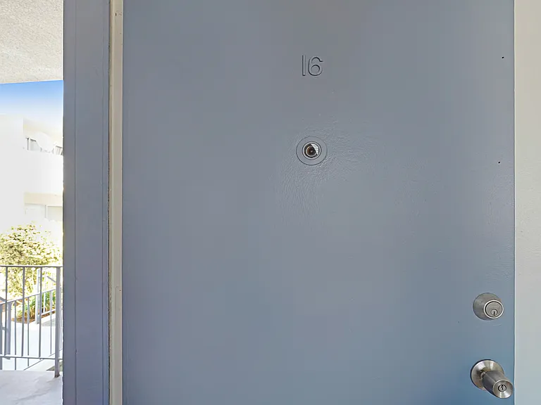 850 Victor Ave — Photo 7