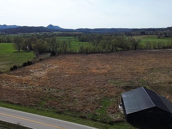 4th image of 755 McKee Rd