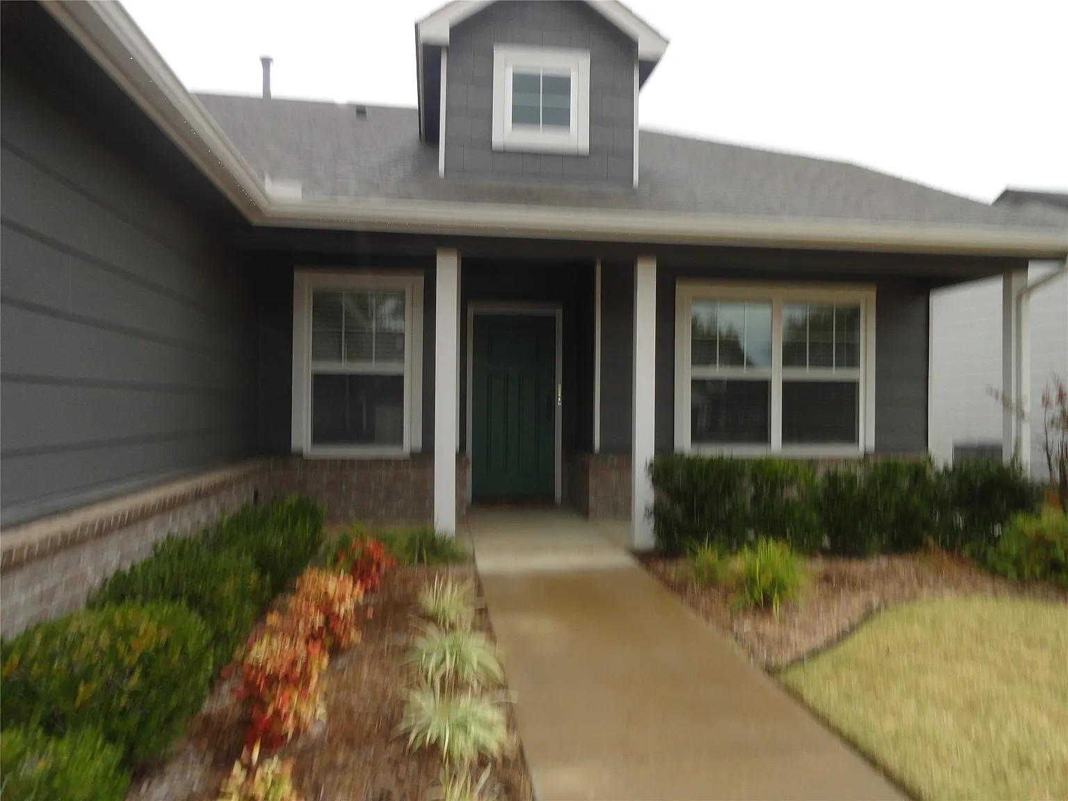 4 bed, 2.0 bath, 1721 sqft, $1,995 — Photo 2