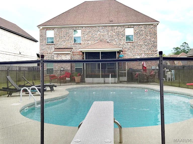 300 Melison Dr — Photo 20