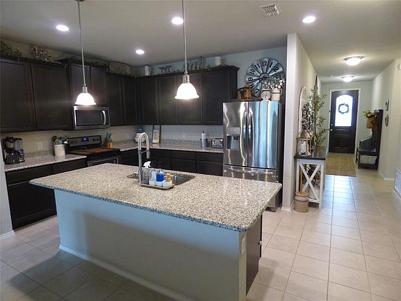 Kitchen-1st Photo