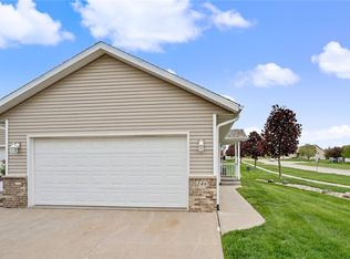 246 Whirlaway Ln, Fairfax, IA 52228