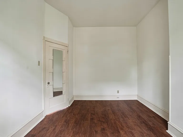 2441 Brown St #2F — Photo 6
